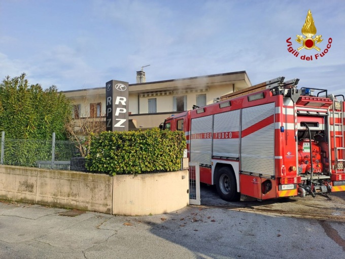 Terrore nel dormitorio di una ditta: la foresteria prende fuoco, miracolati i lavoratori