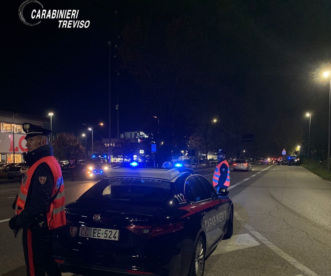 Mogliano "Vendo BMW in ottime condizioni", truffatrice mette