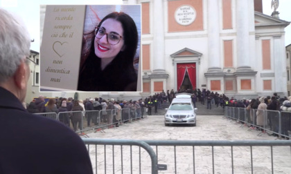 In migliaia a Castelfranco Veneto per l'ultimo saluto a Vanessa Ballan