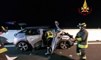 Tragedia in A4, auto finisce contro il guardrail: morto il conducente e ferito il passeggero