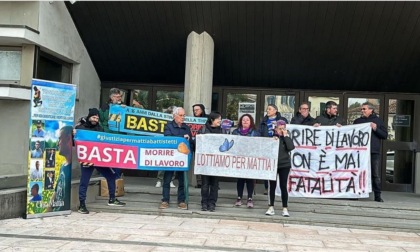 "Reato di omicidio sul lavoro anche per Mattia", la protesta davanti al Tribunale di Treviso