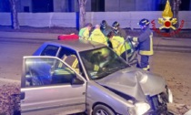 Castelfranco: auto si infrange contro un palo, un ferito