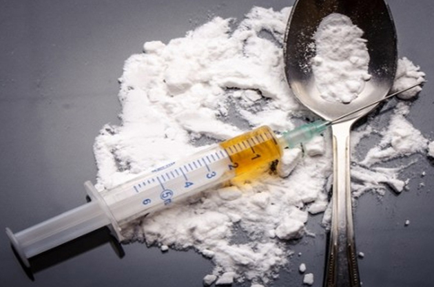 26enne ha un’overdose di eroina, beccato il pusher che gli aveva venduto la dose