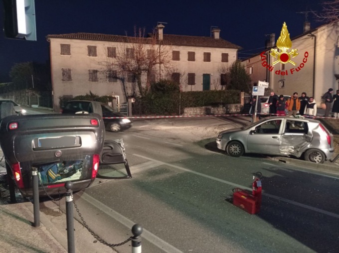 Scontro tra due auto a Borso del Grappa, due feriti