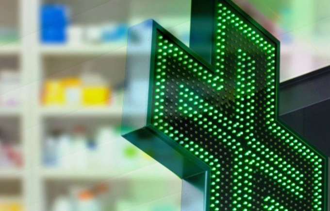 Due furti in farmacie a Montebelluna, responsabili identificati grazie a… un calzino