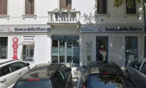 Bancomat salta in aria a Vittorio Veneto, ladri si danno alla fuga con un grosso bottino