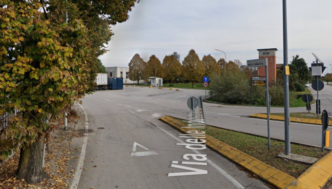 Grave ferita alla mano sinistra per un operaio 49enne mentre scarica la merce col muletto