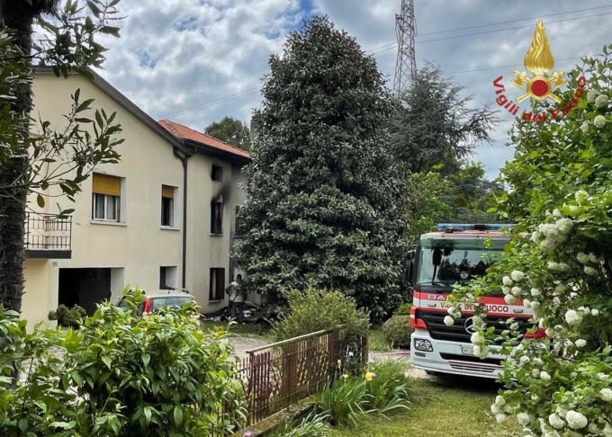 Doppio incendio a San Fior: prima esplode una bombola di acetilene in un garage e poi va a fuoco una stanza