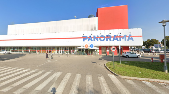 Tenta di rubare dei vestiti all’ipermercato Panorama, quando viene scoperto aggredisce la sicurezza