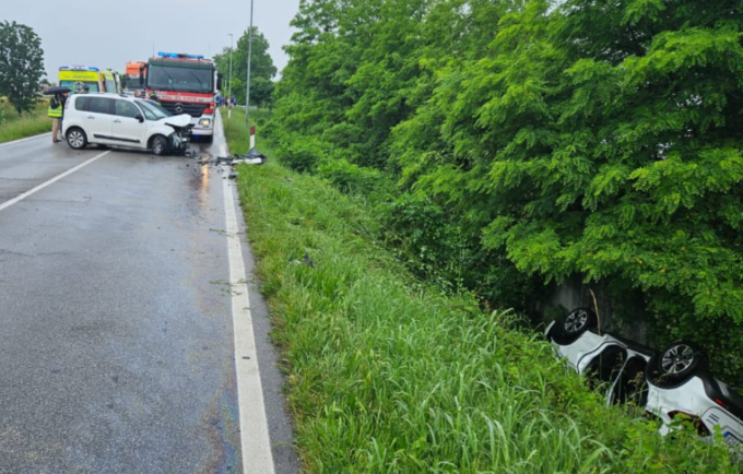 Scontro frontale tra una Citroen e una Suzuki, quattro feriti