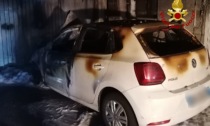 Incendio nel garage di un condominio, Volkswagen Polo divorata dalle fiamme