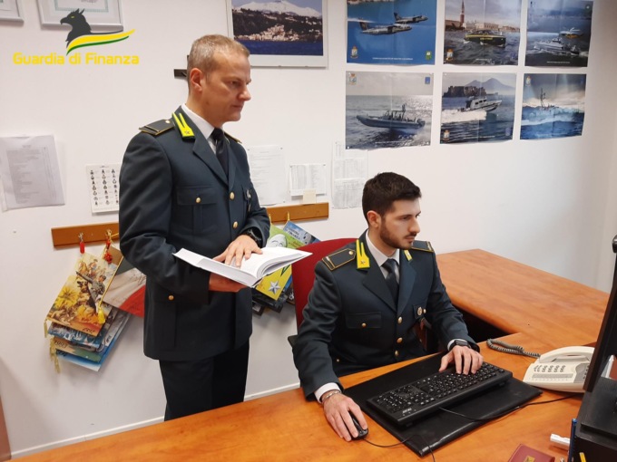 Agenti immobiliari abusivi, maxi multa per tre “professionisti” senza abilitazione