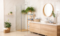 Rendere più attuale il bagno con rivestimenti e mobili moderni e di tendenza