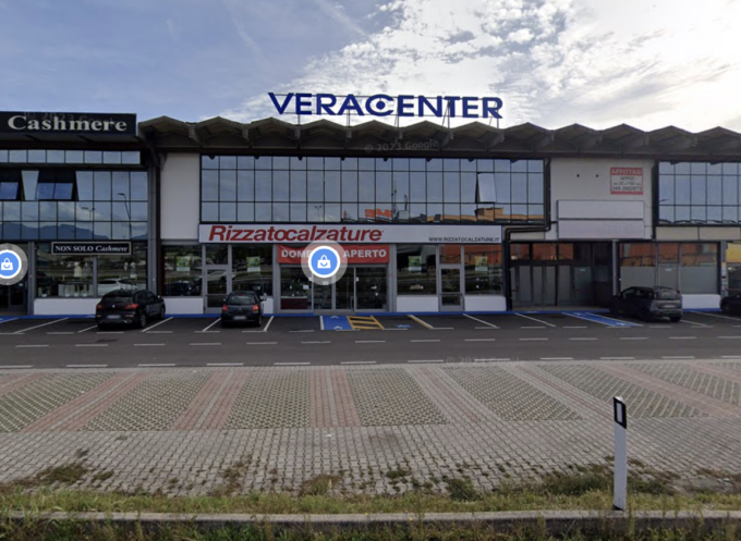 Ladri professionisti svaligiano due gioiellerie del centro commerciale VeraCenter