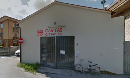 Tenta di entrare a forza nella mensa della Caritas, ma viene bloccato e aggredisce un operatore