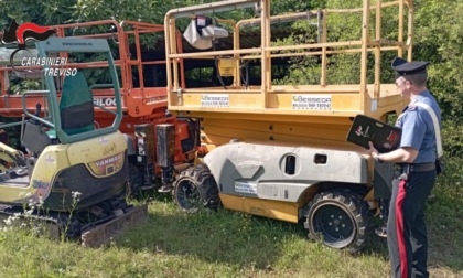 Mezzi agricoli, escavatori e carrelli elevatori rubati di notte nel padovano: ritrovati a Castelfranco Veneto