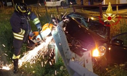 Auto si infilza nel guardrail a Nervesa della Battaglia, illeso il conducente