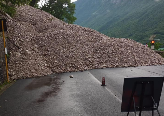 Il maltempo colpisce la provincia di Treviso: due frane sul Fadalto a Vittorio Veneto, chiusa la SS 51