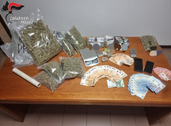 Spacciavano droga nella zona del Montello, in casa avevano oltre 6 chili di hashish e marijuana
