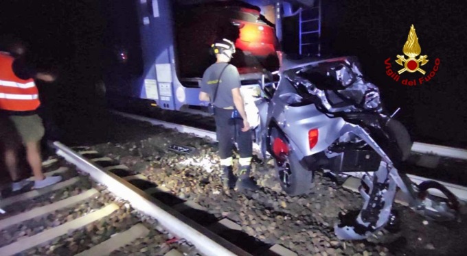 Incidente ferroviario sulla linea Venezia-Trieste, treno merci perde un vagone sui binari