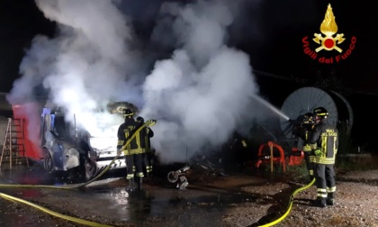 Silea, carro miscelatore prende fuoco in un'azienda agricola: ferito il proprietario