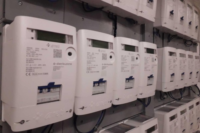 Bypassa il contatore elettrico di casa sua e in più di tre anni fa un danno a Enel di 10mila euro