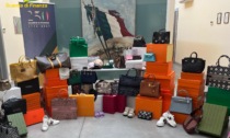 Boutique del falso ad Asolo, sequestrati più di 1.100 borse e accessori contraffatti