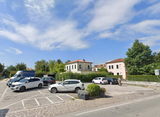 Trovato morto dopo giorni in un furgone a Bigolino: forse un colpo di calore
