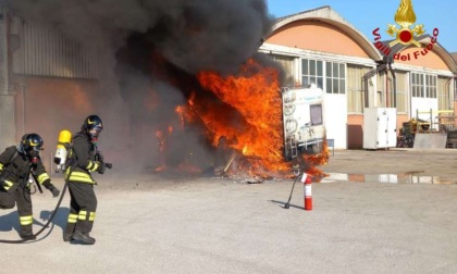 Incendio a Casale sul Sile, in fiamme un camper in sosta