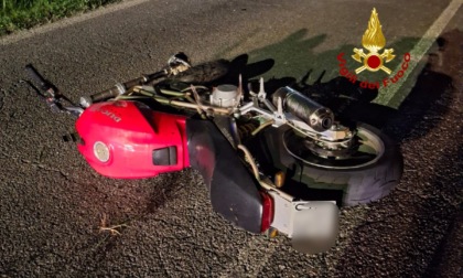 Perde il controllo della Ducati e si schianta contro il guard-rail, morto 52enne lungo la Sp 248