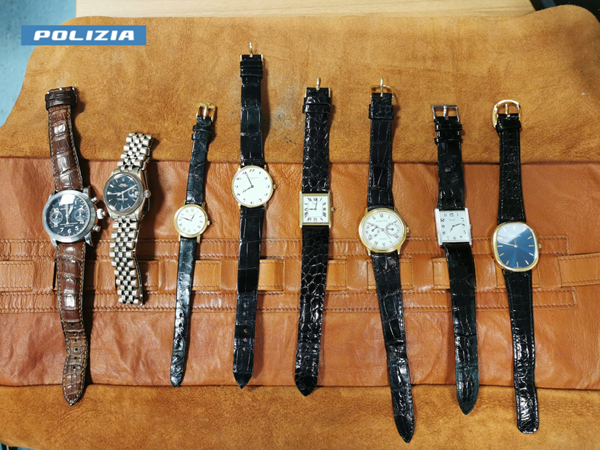 Raggirano un anziano e lo derubano, beccati con otto orologi da 100mila euro