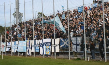 Tifoso 52enne cade dagli spalti allo stadio Tenni mentre festeggia un gol, è grave in ospedale