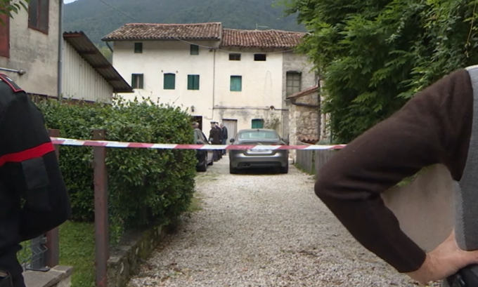 Marito e moglie trovati morti in camera da letto a Tarzo: “Probabile omicidio-suicidio”