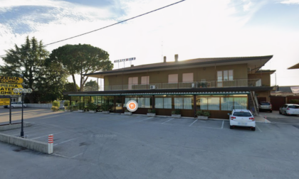 Ha un infarto mentre pranza nel ristorante "Arle, Pizza e Bistrot", 70enne salvato dal titolare