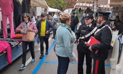 Doppio furto al mercato di Montebelluna, ruba il portafoglio a due anziane e preleva 2.500 euro dai loro conti