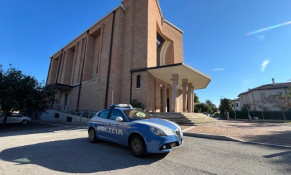 Tenta di introdursi nei locali della chiesa di San Zeno, poi esibisce passaporto falso: arrestato senegalese