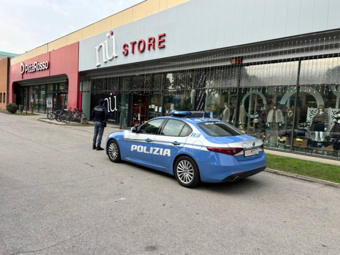 Rapina al Nu Store, fermato anche il secondo ladro: ha 18 anni