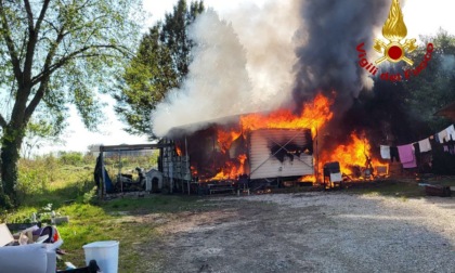 Casette mobili distrutte da un incendio a Fanzolo di Vedelago