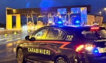 Folle inseguimento sulla Pedemontana, truffatori sfondano la barriera del casello e sfuggono ai Carabinieri