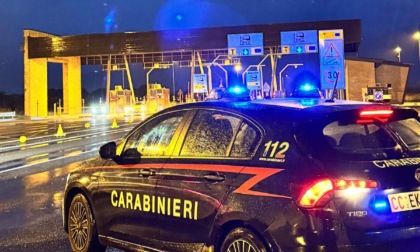 Folle inseguimento sulla Pedemontana, truffatori sfondano la barriera del casello e sfuggono ai Carabinieri