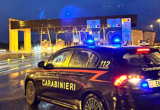 Folle inseguimento sulla Pedemontana, truffatori sfondano la barriera del casello e sfuggono ai Carabinieri