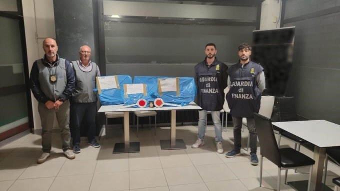 Gioco d’azzardo, sequestrati 4 totem illegali in un circolo ricreativo