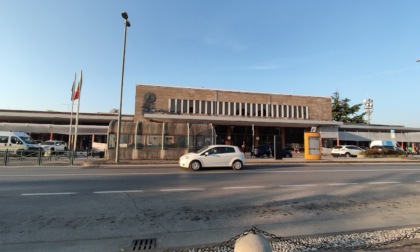 Molestata in stazione dopo la manifestazione contro la violenza sulle donne, identificato l'aggressore