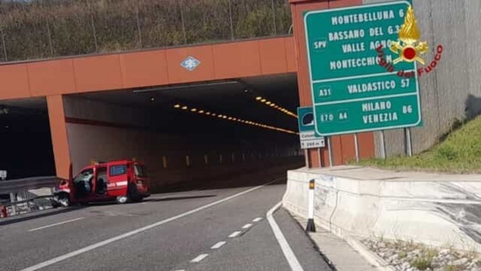 Vigile del fuoco si schianta col Doblò sulla Pedemontana dopo aver salvato un anziano scomparso