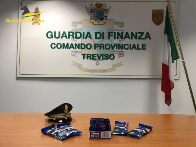 Contraffazione lamette da barba: maxi sequestro della Guardia di Finanza a Treviso