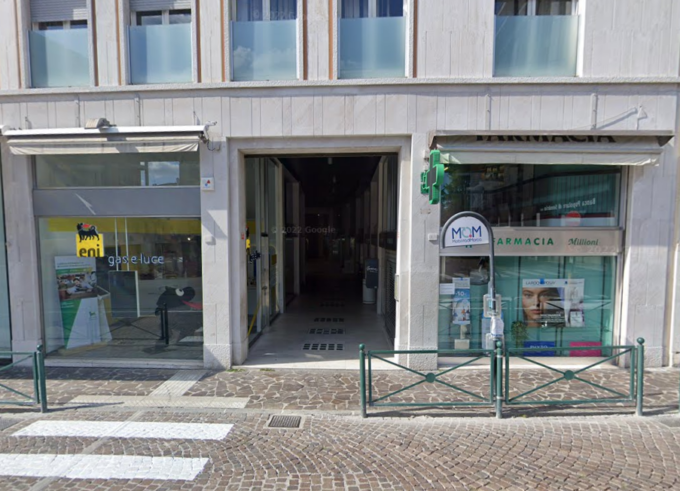 Un altro 15enne rapinato alla fermata del bus, minacciato e costretto a consegnare la giacca