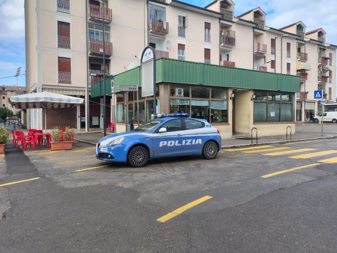 Forza la porta di un bar a San Liberale e ruba il registratore di cassa