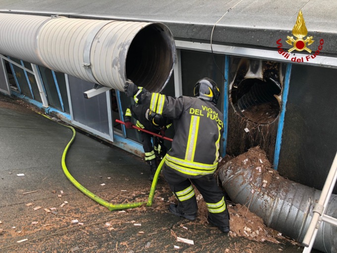 Principio d’incendio in un’azienda di Roncade, fiamme nell’impianto di aspirazione delle polveri