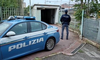 Picchiato e rapinato dal branco nel sottopasso di via Venier, identificato anche l'ultimo aggressore