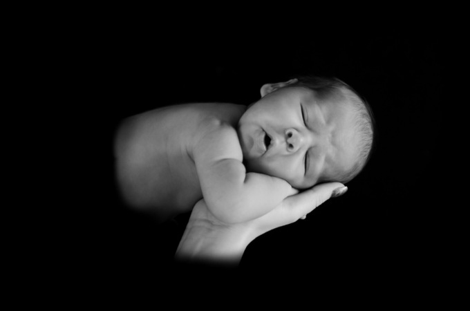 Bimba morta a un anno e mezzo: sospetto caso di sindrome del bambino scosso
